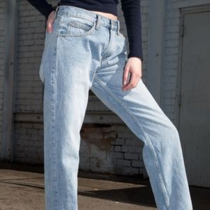 Brandy Melville ARYA LIGHT WASH JEANS